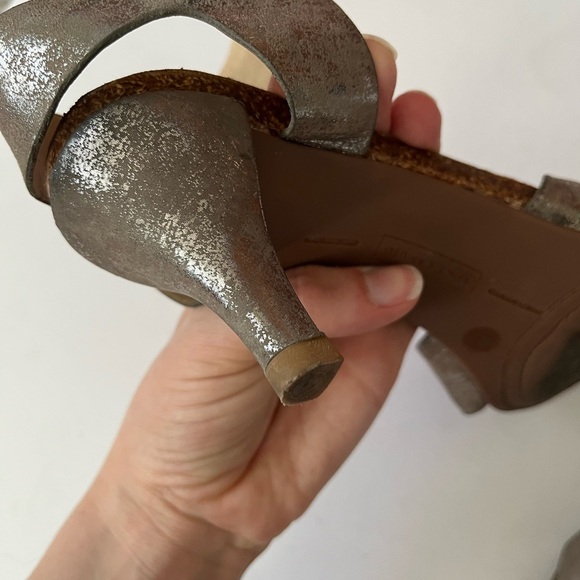 Vince Camuto Metallic Silver & Dark Nude Leather Ankle Strap Heels Womens Size 8 - Picture 7 of 16